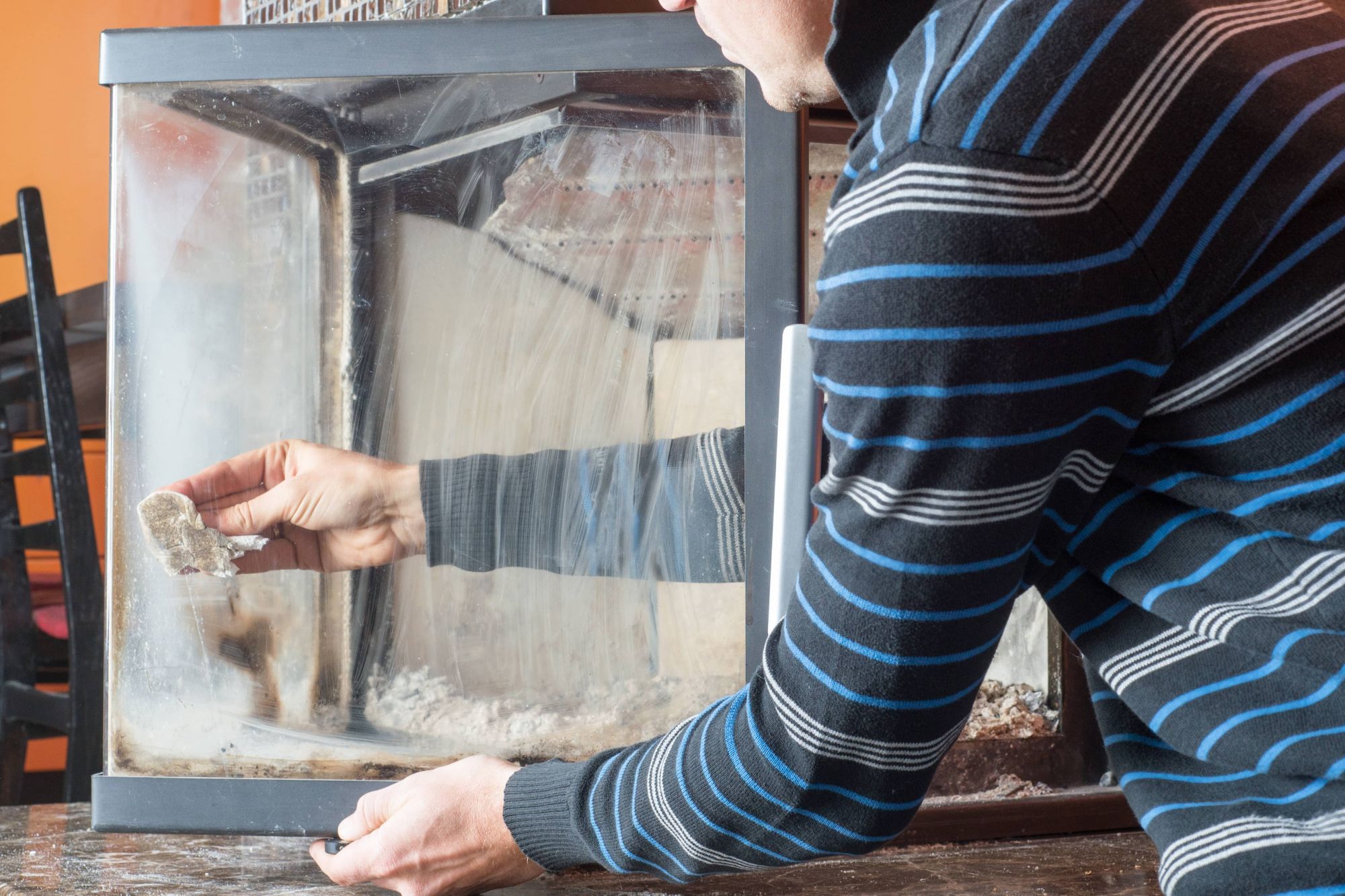 NETTOYER VITRE INSERT | Les Cheminées Glam 5 conseils pour l’entretien régulier de votre cheminée ou de votre poêle à bois Ingersheim